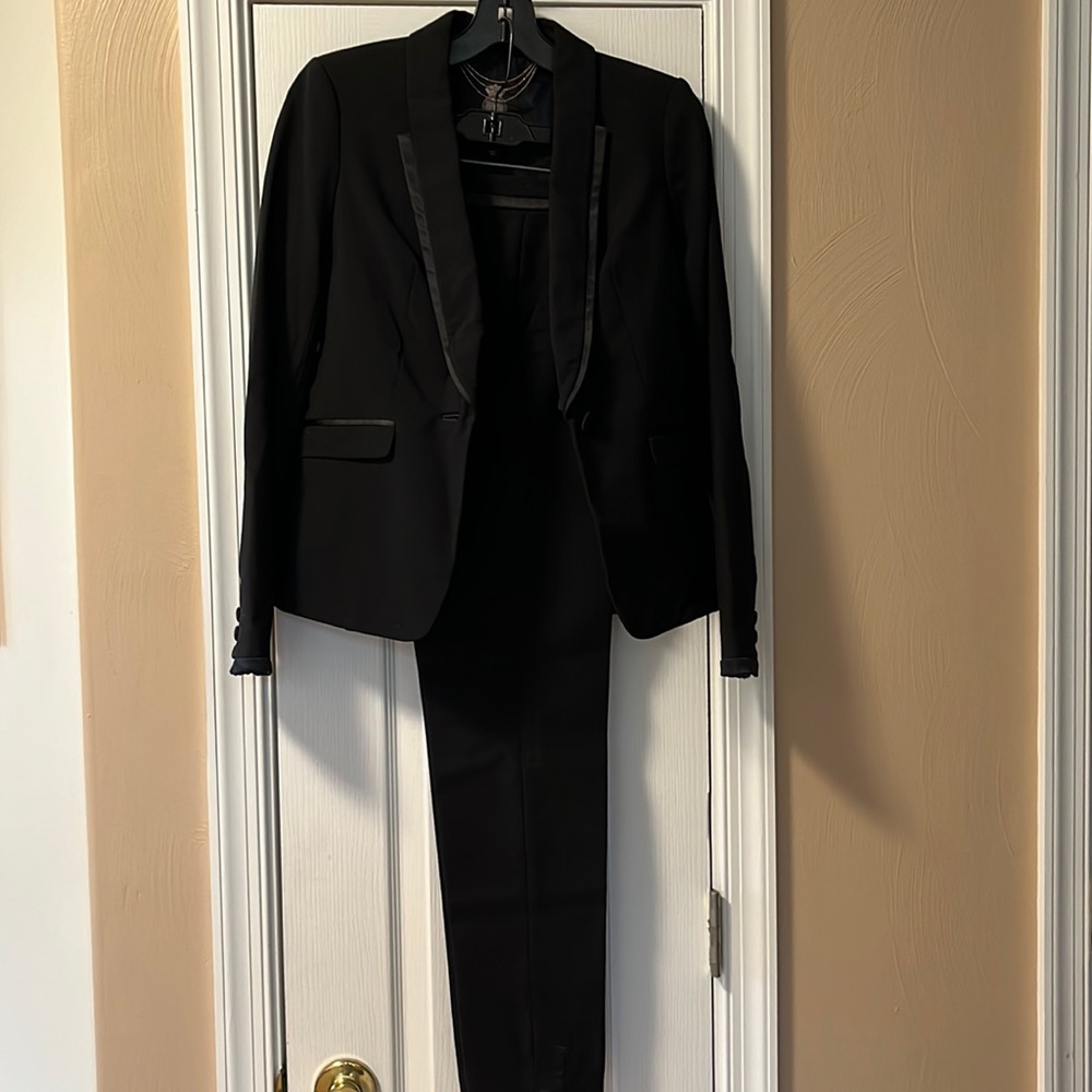 JUICY COUTURE TUXEDO SUIT! BLAZER XS/PANTS SZ 0. WORN TWICE! PRICE FIRM!